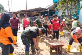Akses jalan Padang-Solok depan kantor bupati sudah bisa dilalui
