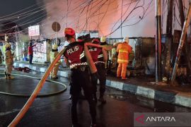 150 jiwa terdampak dari kebakaran 18 rumah dan 4 tempat usaha di Kebayoran Lama