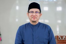 Pujian yang Menjerat: Sisi Lain Pantun Pejabat Lebah Begantong dan Ujian Humanisme