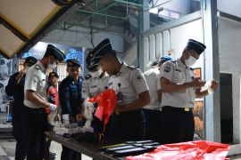Petugas gabungan razia Rutan Pacitan