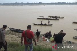Polisi di Jambi bubarkan perburuan benda antik di Sungai Batanghari