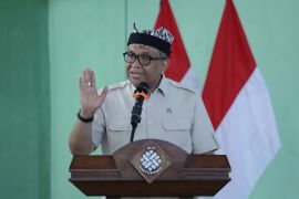 Wamenaker ingatkan hati-hati memilih jalur kerja ke luar negeri