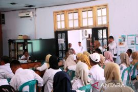 Status 42 eks kepsek Dompu berangsur kembali tercatat sebagai guru