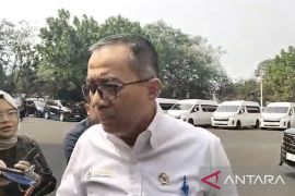 Sejumlah menteri hadiri ratas bahas pendidikan negeri gratis di Istana