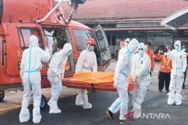 Basarnas evakuasi tujuh korban Kapal Virgo ke Lanud Sjamsudin Noor