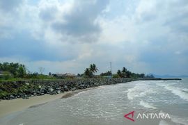 Antisipasi gelombang pasang, Pemkab Tanbu bangun Siring Laut Pagatan