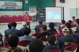 PLN UP3 Pringsewu ULP Talang Padang edukasi pekerja jaringan internet terkait bahaya listrik