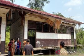 Informasi masyarakat, Disdik dan Inspektorat Barut verifikasi kondisi SDN 2 Muara Inu