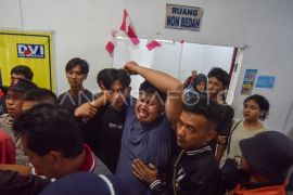 Tim SAR evakuasi jenazah korban banjir bandang di Solok
