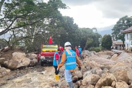 Gerak Cepat PLN UP3 Solok, Upayakan Listrik Kembali Pascagalodo