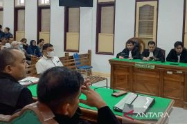 Hakim vonis mantan Kadisdik Langkat tujuh tahun di kasus smartboard