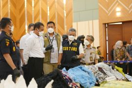 Menkeu Sua, Bea Cukai bongkar impor ilegal beras, garam, dan pakaian bekas senilai Rp27 miliar