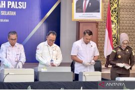 Rupiah melemah