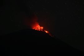 Pemda Lembata membatasi aktivitas wisata di kawasan gunung Ile Lewotolok