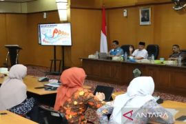 Pemkab Bangkalan fasilitasi sambungan listrik desa untuk 976 KK