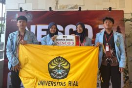 Mahasiswa Unri raih Bronze Medal pada National Essay Competition (NESCO) 3