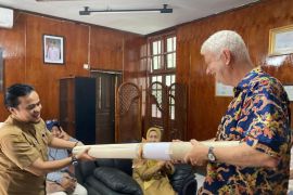 Peneliti Belanda serahkan foto produksi 1912 untuk perkuat dokumentasi sejarah tambang Sawahlunto