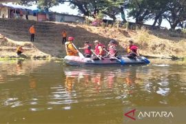 Sebanyak 100 relawan Destana Kota Madiun ikuti pelatihan "water rescue"