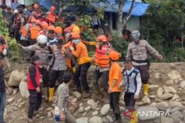 Tim SAR gabungan temukan korban terakhir banjir bandang di Solok