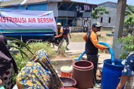Kemarau melanda Maros, Dompet Dhuafa Sulsel salurkan air bersih