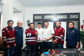 Bupati Madina beri penghargaan kepada PT SMGP atas program beasiswa