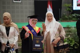 Istri Duta Besar RI untuk Kolombia raih gelar Doktor Ilmu Hukum di UMS