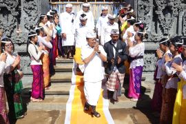 Gubernur evaluasi kebijakan pakai busana adat Bali di tahun ke sembilan