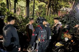 Tim gabungan garuk empat motor pembalap liar