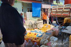 Air bersih gratis untuk warga Makassar yang kekeringan