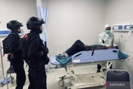 Lagi patroli malam, Brimob Polda Metro temukan dan evakuasi korban kecelakaan di jalur Busway Jakut