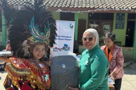 YABN dan YPKAAR salurkan ribuan paket alat tulis di Boyolali