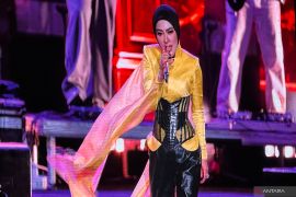 Syahrini kembali ke panggung setelah tujuh tahun vakum