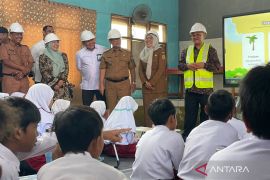 Mendikdasmen sebutkan revitalisasi SD di Cirebon benahi fasilitas belajar