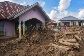 542 penyintas banjir bandang Solok masih mengungsi