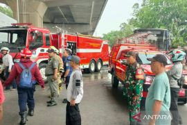 Mobil damkar tabrak enam kendaraan di Cakung Jaktim