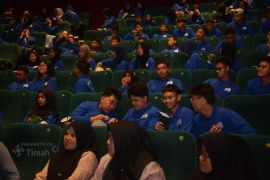 PT Timah ajak siswa kelas beasiswa Pemali Boarding School refreshing lewat nobar