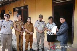 Pemkab Sitaro serahkan sertifikat PTSL kepada masyarakat Tarorane
