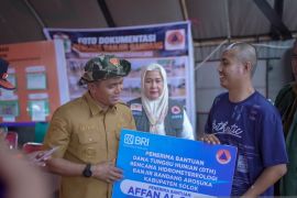 Pemkab Solok salurkan bantuan untuk warga terdampak galodo Arosuka