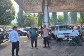 Polres Pasaman Barat patroli pengisian BBM agar distribusi tepat sasaran