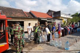 Kodam Udayana kerahkan tangki air bantu atasi kekeringan di Kampial Badung