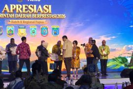 Pemprov Papua terima Rp2 miliar dan bantuan 250 unit bedah rumah