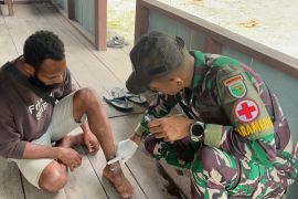 Yonif TP 810/BEM gunakan motor blusukan periksa kesehatan di Sosiri