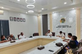 Sejumlah warga datangi kantor BPN Lombok Tengah