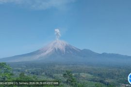 BPBD Lumajang imbau warga tidak panik dengan dentuman Semeru