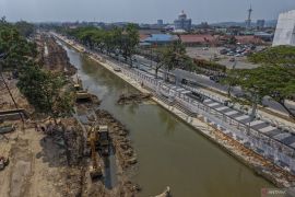 Proyek penataan Kali Kadia Kendari