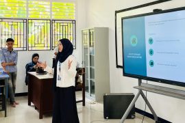 Tim Pengabdian Unbrah edukasi rumah bebas jentik, dorong siswa SMPN 01 Koto Besar cegah DBD