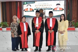 Ketua PN Medan lantik dua Hakim Ad Hoc PHI, tekankan integritas