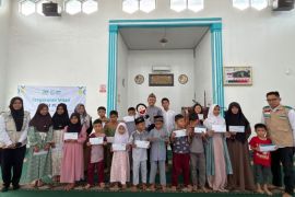 YBM PLN tebar kebahagiaan melalui dongeng ceria dan santunan
