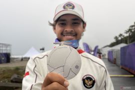 Pajar Ariyana dan perjalanan menaklukkan ombak
