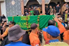 Suasana duka sambut jenazah Doddy, korban KM Virgo asal Ngawi